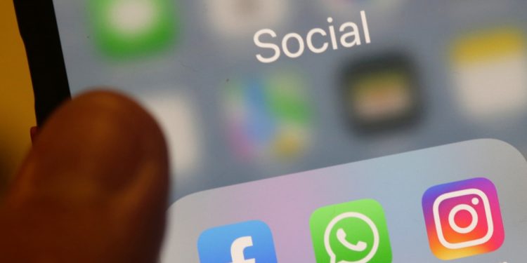 FACEBOOK AND INSTAGRAM DOWN FOR THOUSANDS OF USERS TWO MONTHS AFTER MAJOR OUTAGE