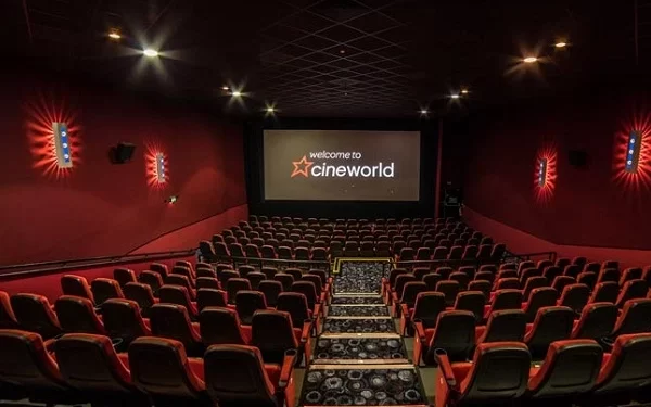 Cineworld Cinema Shares Plunge on Bankruptcy Fears